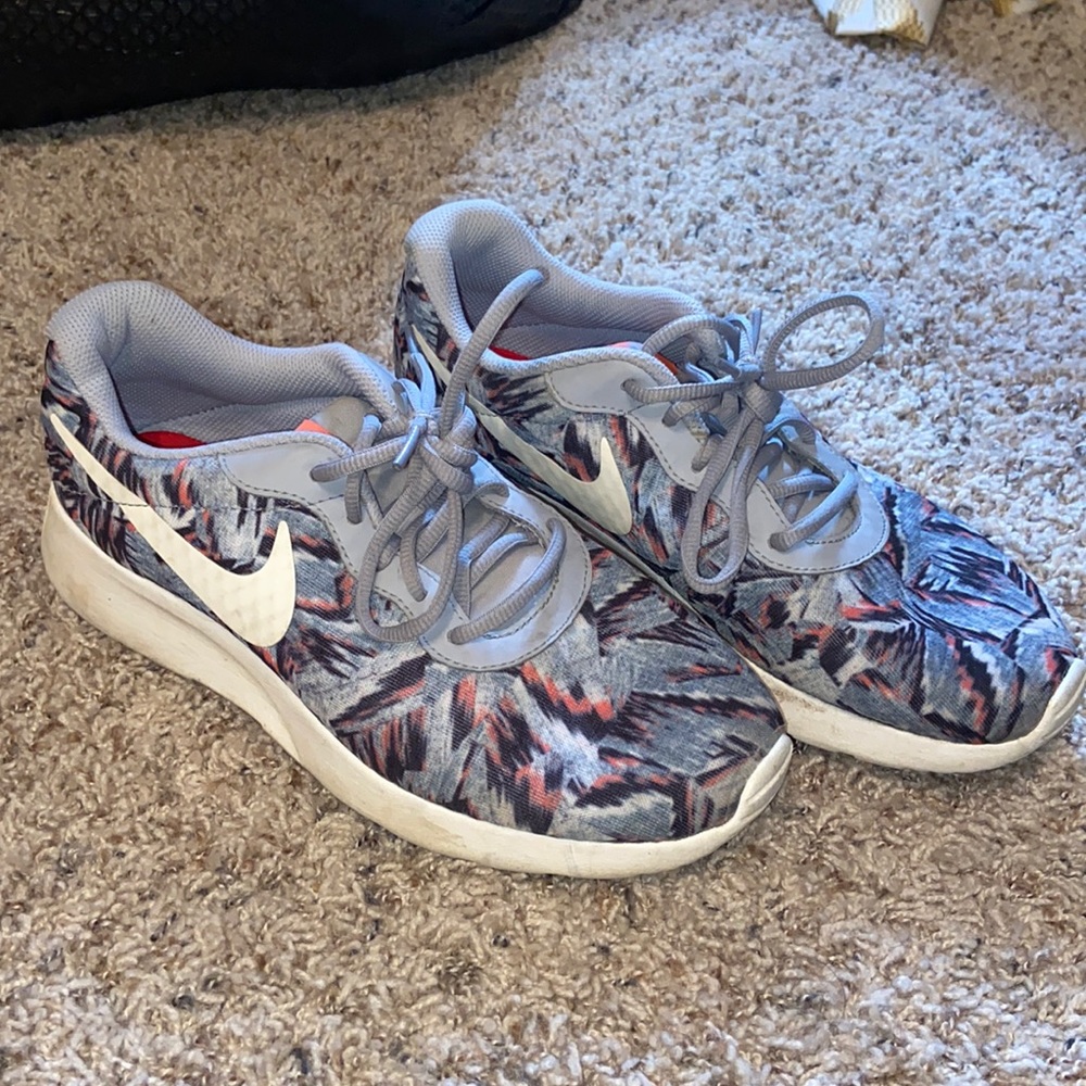 Nike Tennis Shoes